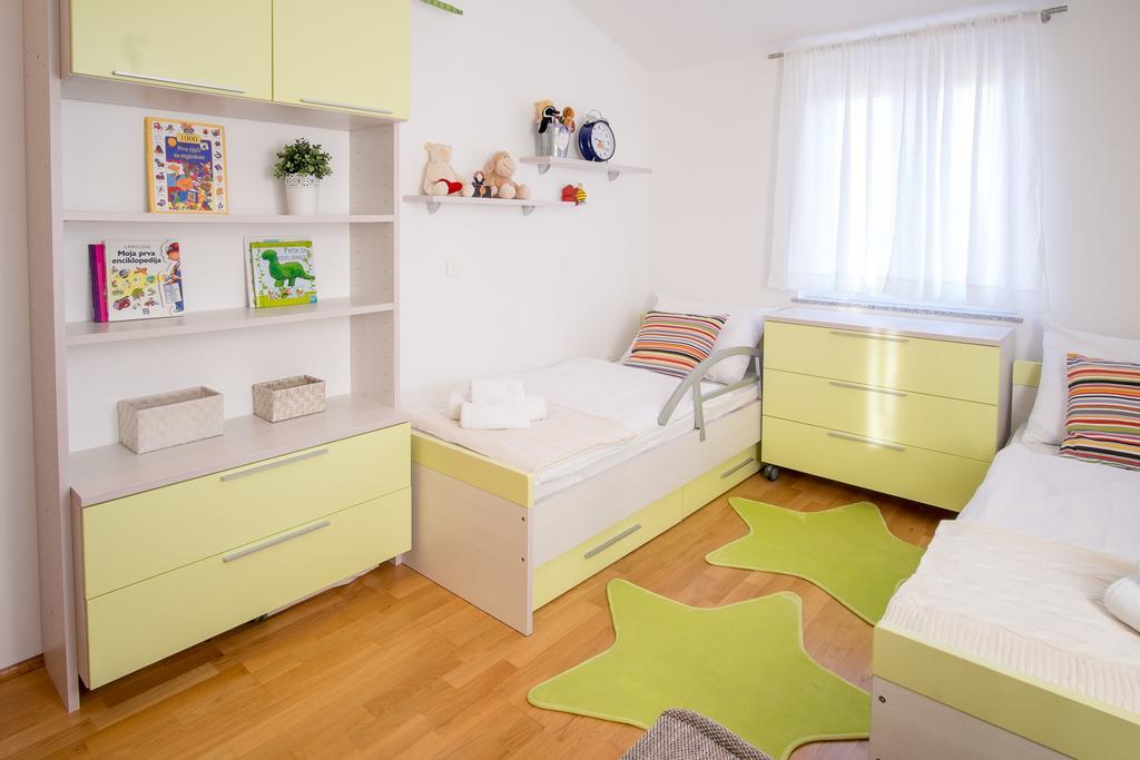Ivana 2435